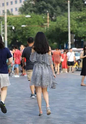 小凌兔打电话