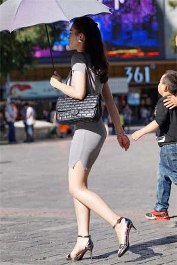 女儿就是用来c的第1章